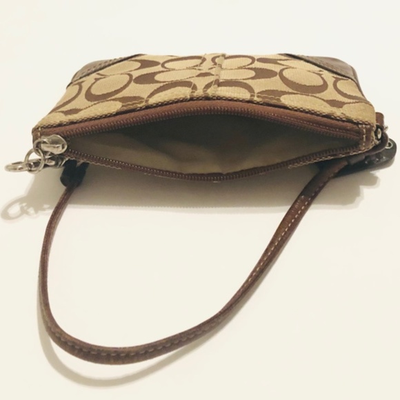 Women's Real Authentic‎ Coach Wristlet - Picture 4 of 7
